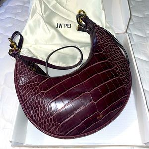 JW PEI Carly Saddle Bag like new